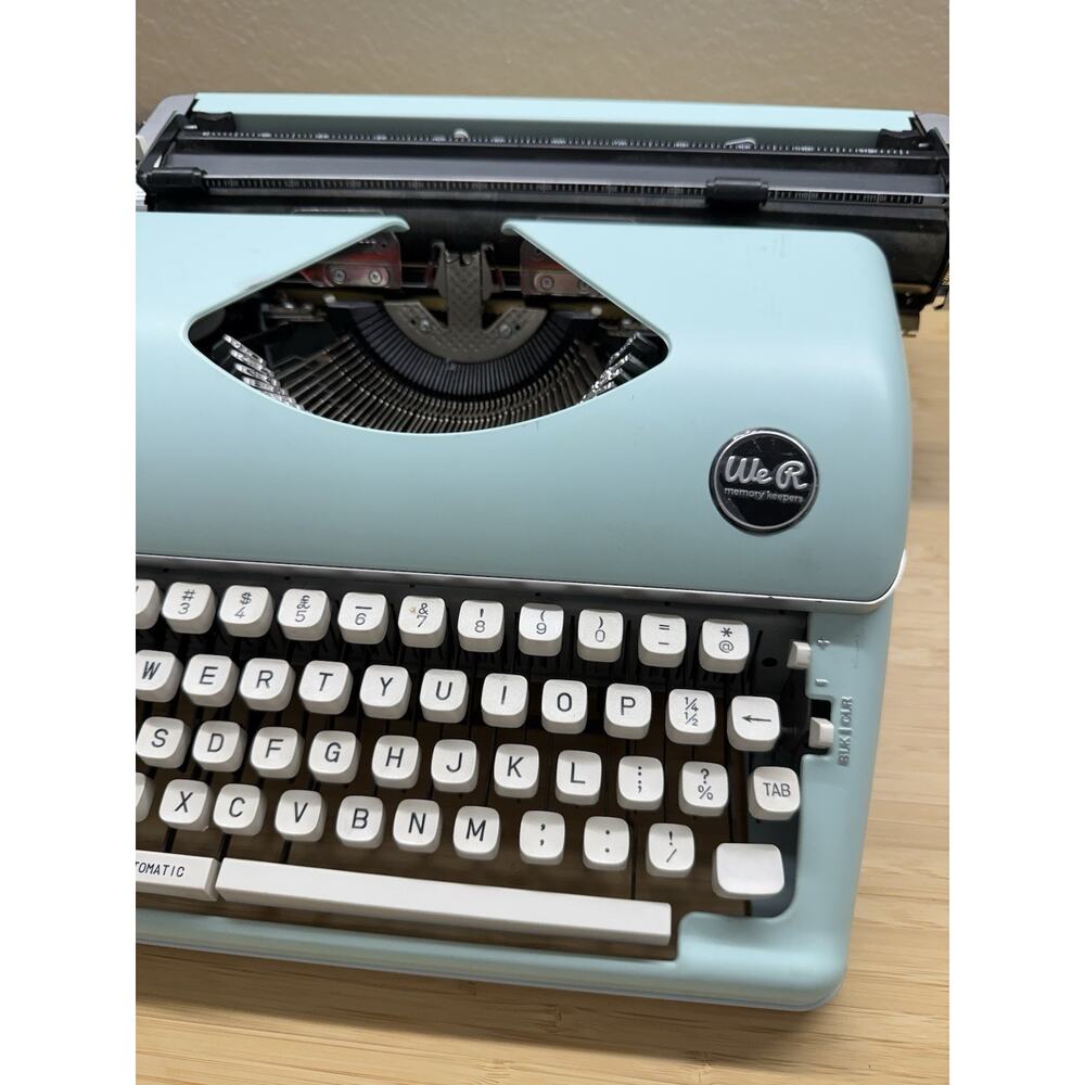 We R Memory Keepers Typewriter Typecast - Mint- Needs Ink Ribbon- Works great! - Picture 2 of 8